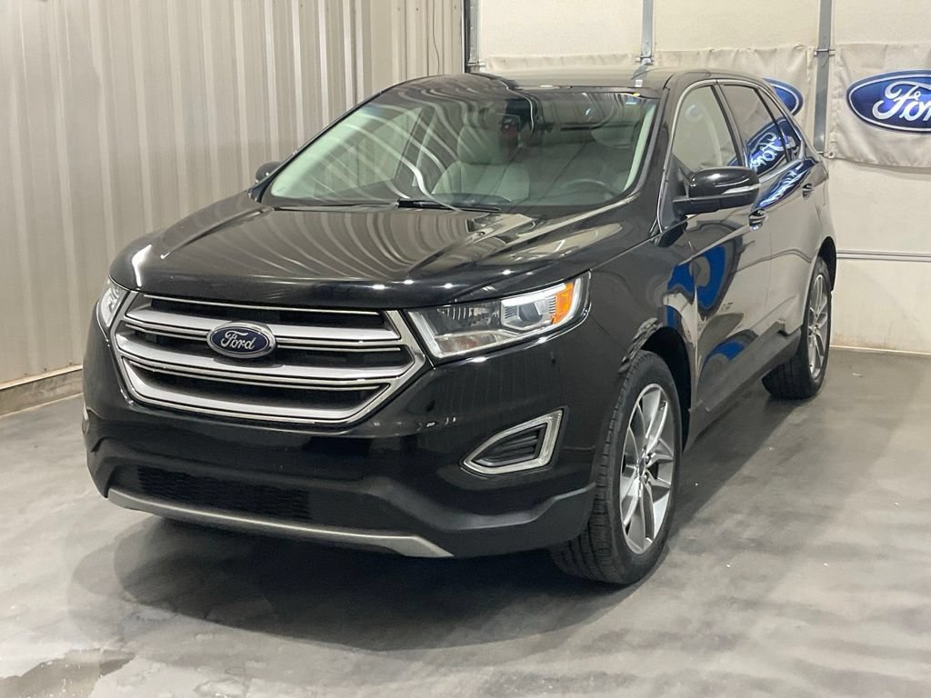 Used 2017 Ford Edge Titanium w/ Equipment Group 301A FWD image 4