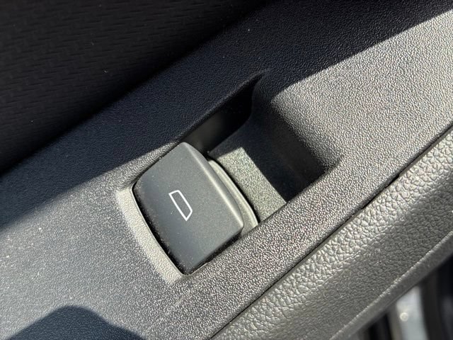 Used 2025 Chevrolet Equinox LT w/ Convenience Package II AWD/4WD image 18
