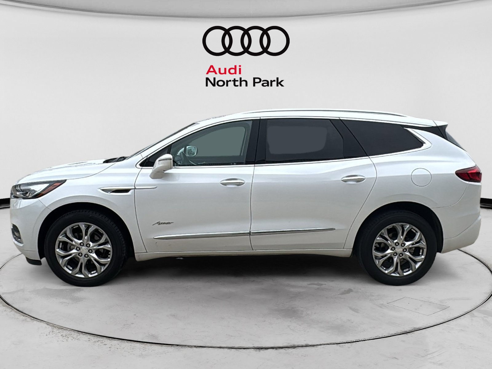 Used 2020 Buick Enclave Avenir w/ Avenir Technology Package FWD image 4