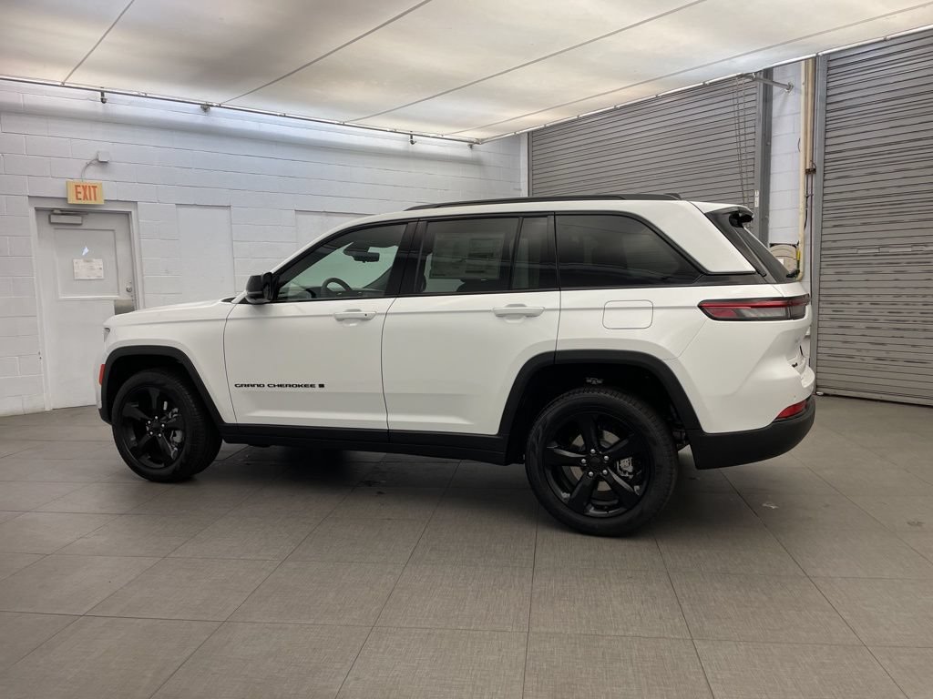 New 2025 Jeep Grand Cherokee Limited w/ Luxury Tech Group II AWD/4WD image 8