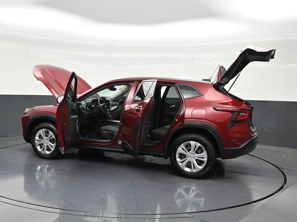Used 2024 Chevrolet Trax LS FWD image 35