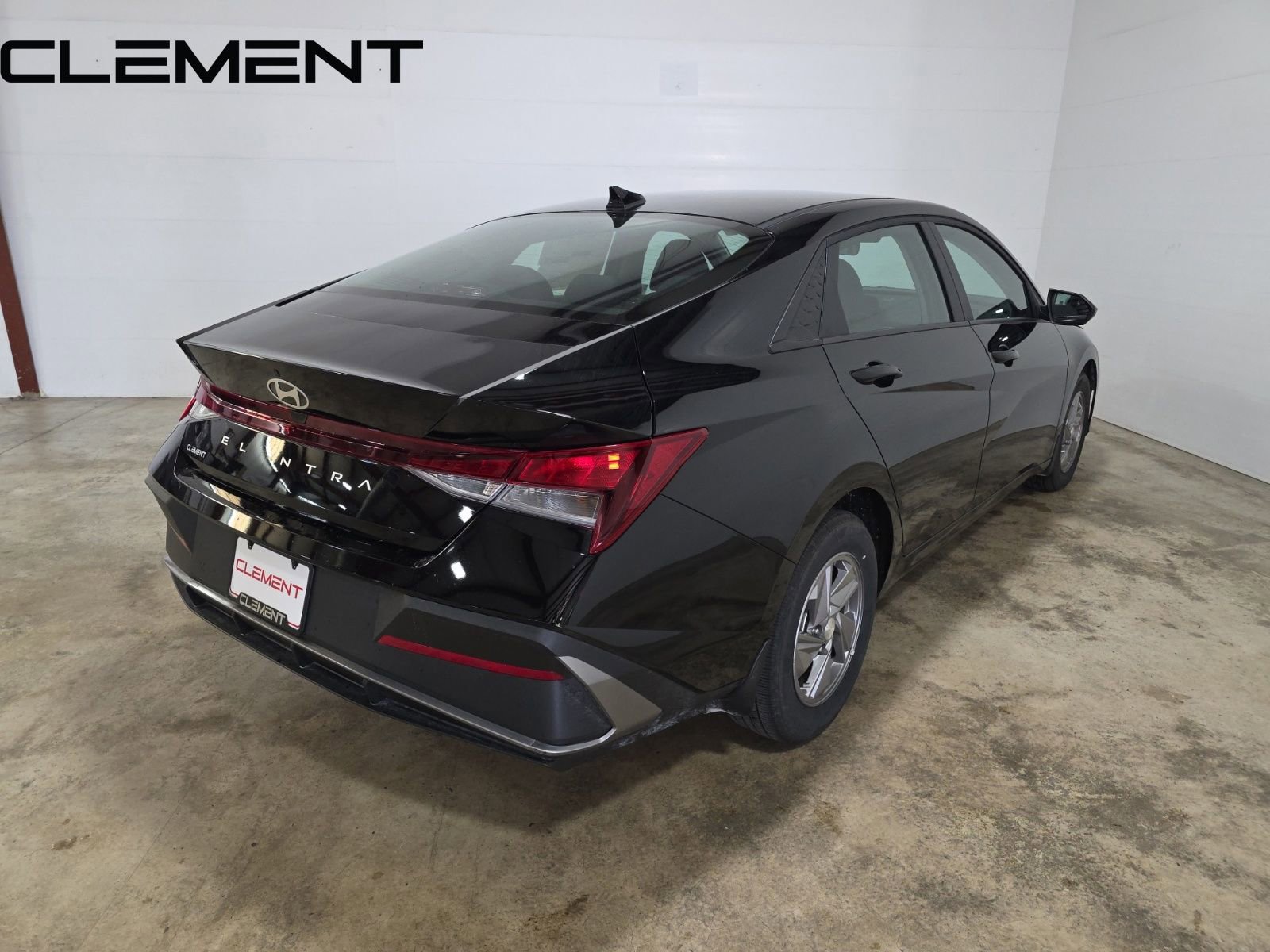 Used 2025 Hyundai Elantra SE image 6