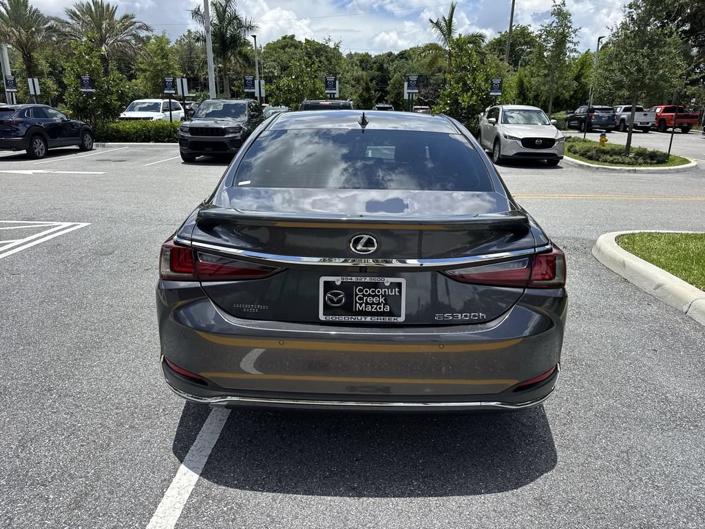 Used 2024 Lexus ES 300h Ultra Luxury w/ Accessory Package (Z2) FWD video 2