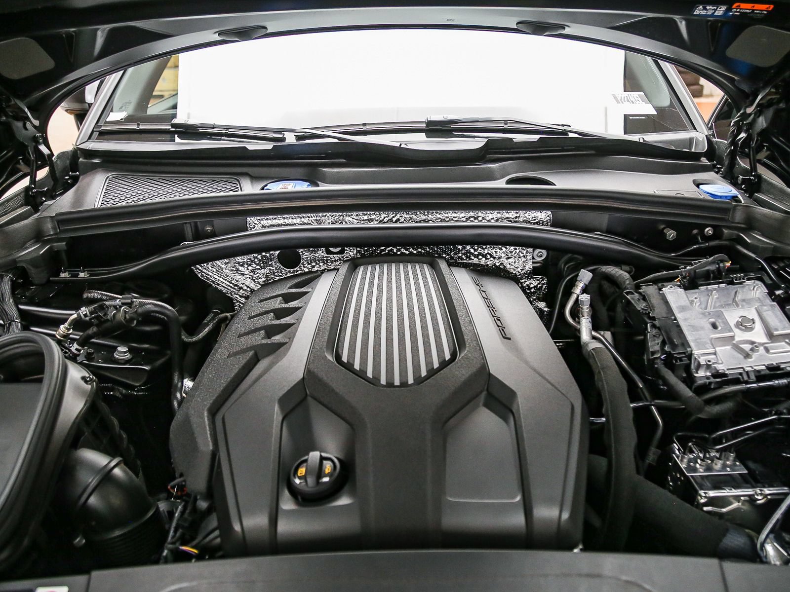 Certified 2026 Porsche Macan AWD/4WD image 32