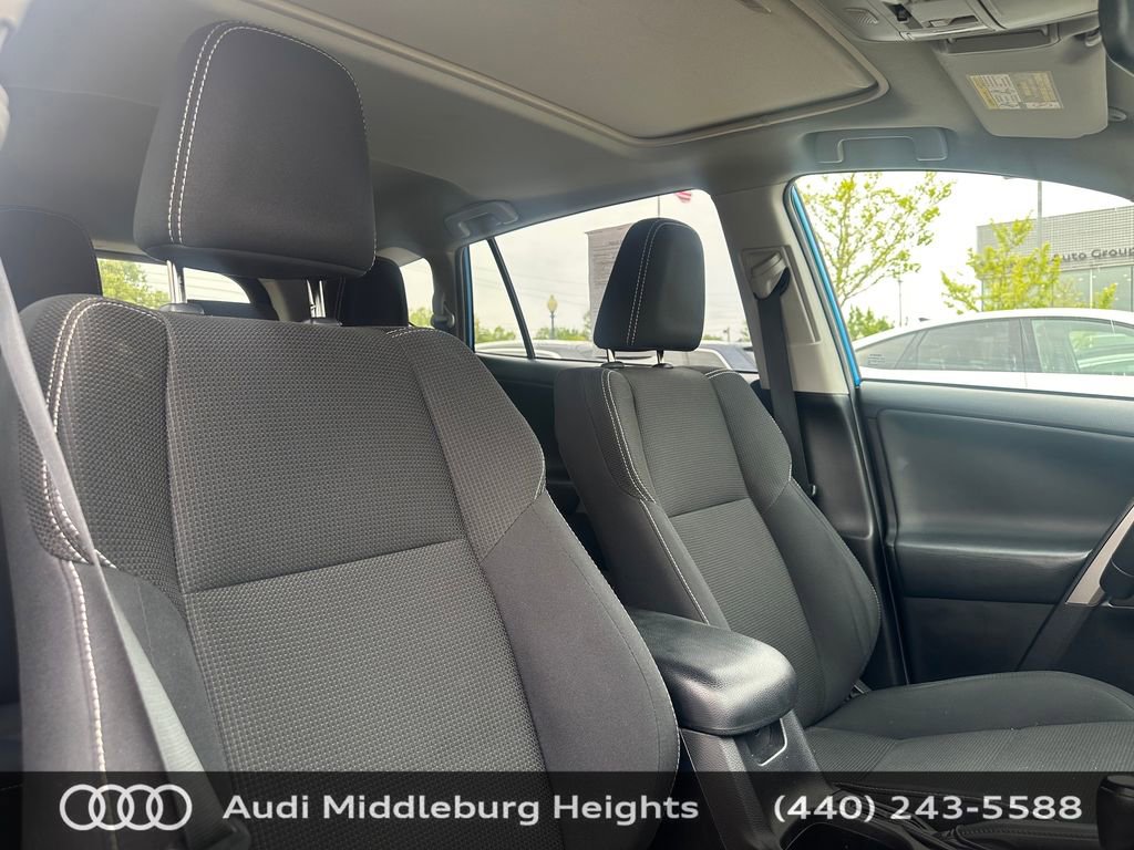 Used 2018 Toyota RAV4 XLE AWD/4WD image 29