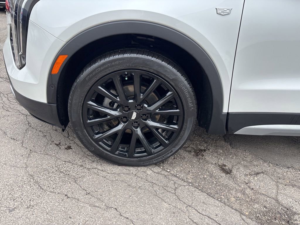 Used 2023 Cadillac XT4 Premium Luxury w/ LPO, Onyx Lite Package AWD/4WD image 11