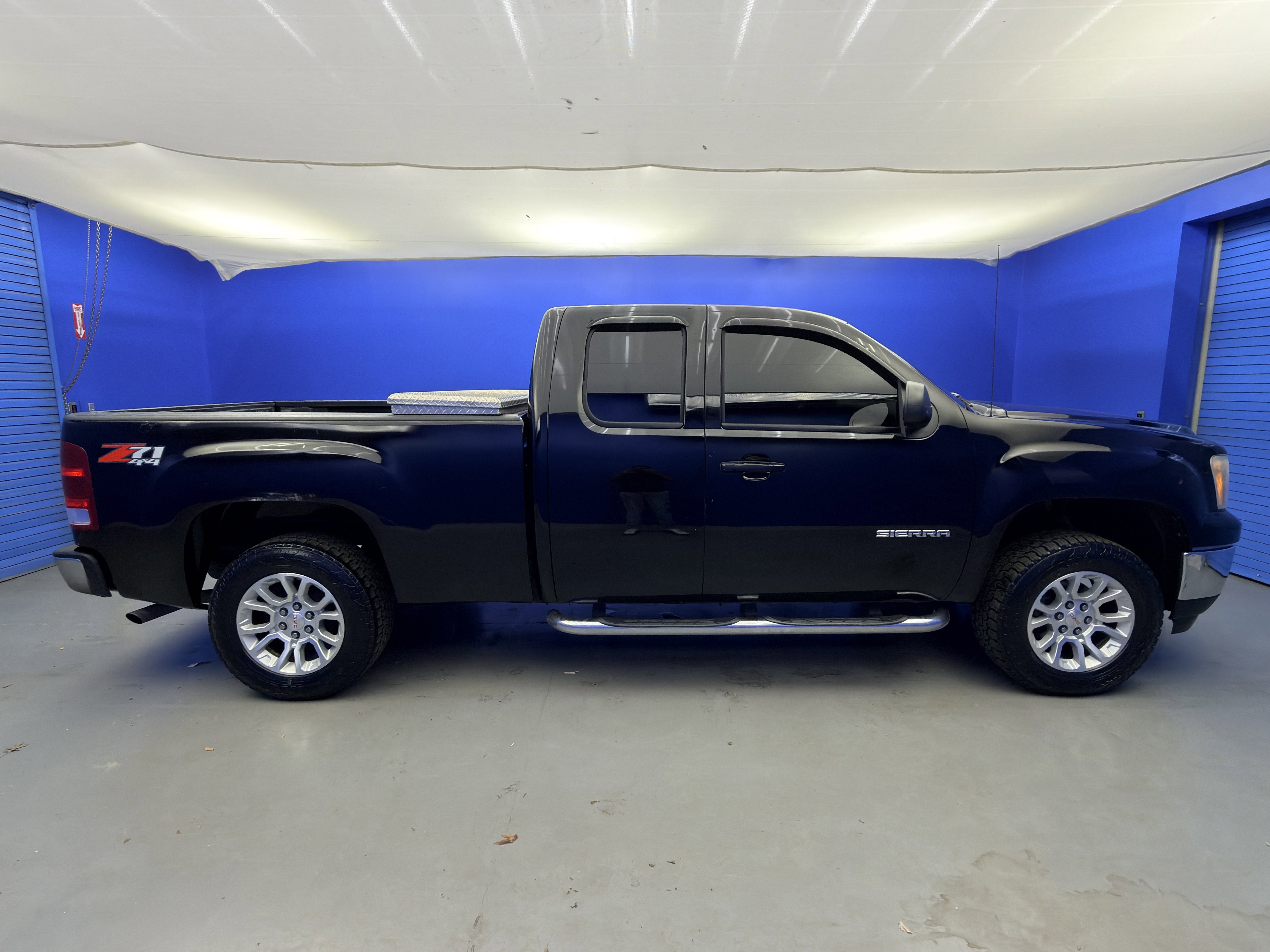 Used 2012 GMC Sierra 1500 SLT w/ Suspension Package, Off-Road image 8