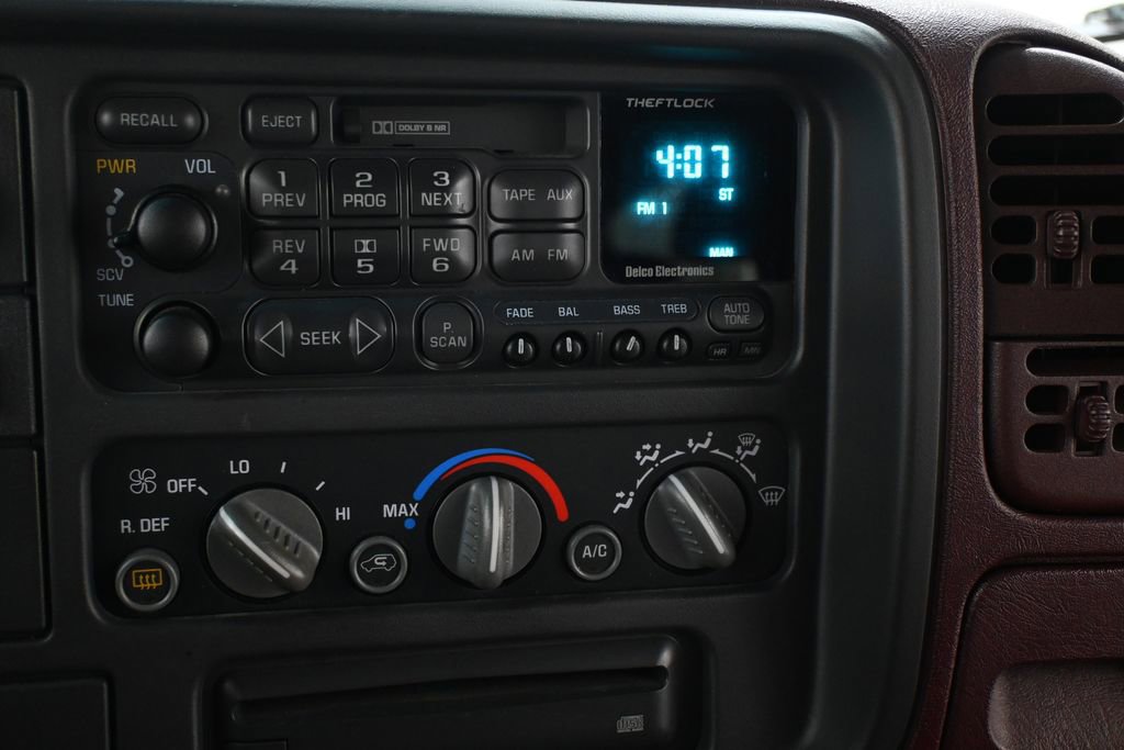 Used 1995 Chevrolet Tahoe 4WD image 23