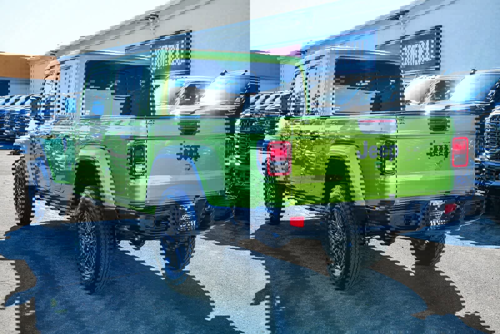 Used 2025 Jeep Gladiator Sport image 6