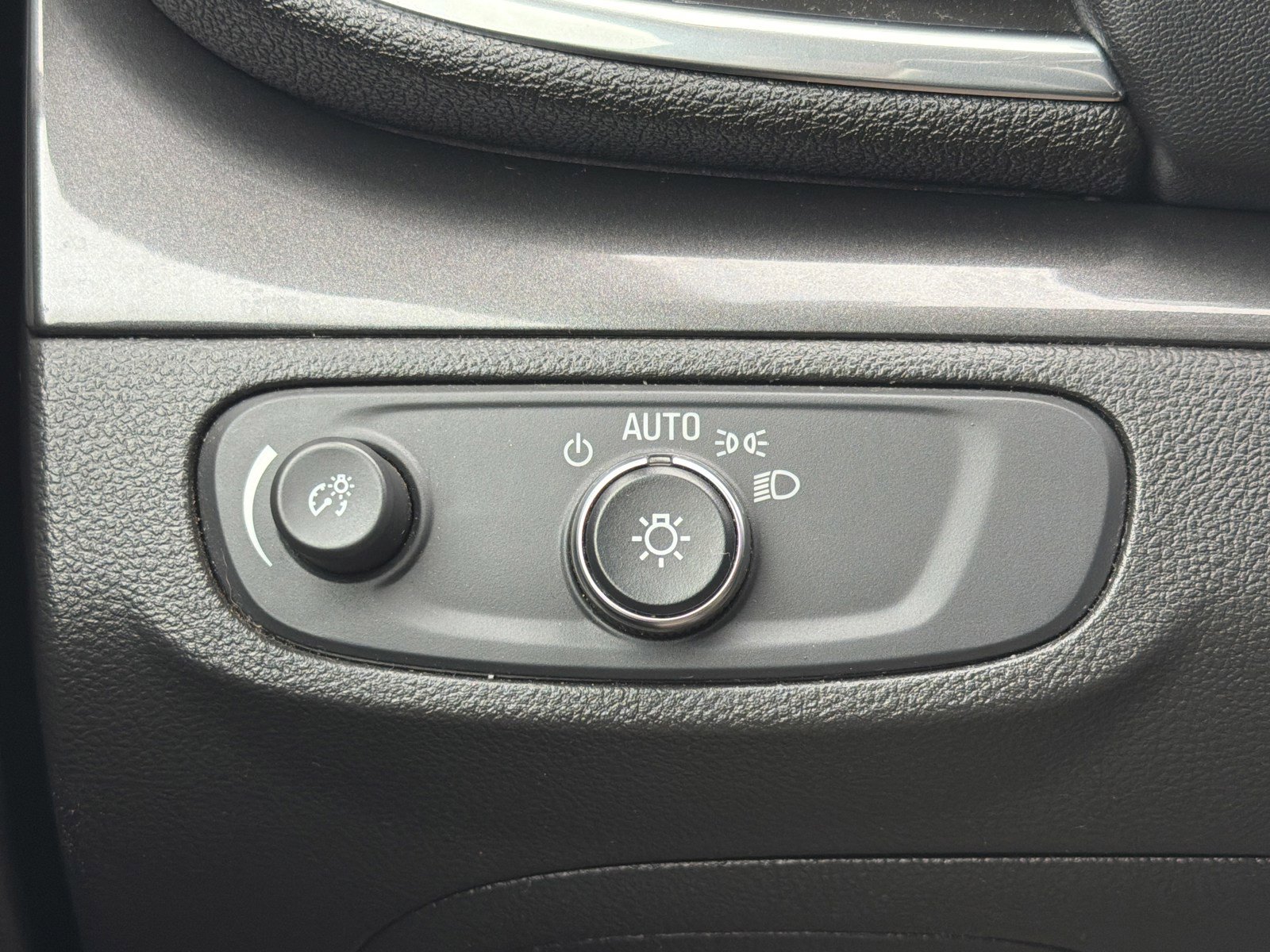 Used 2018 Buick Encore Preferred image 26