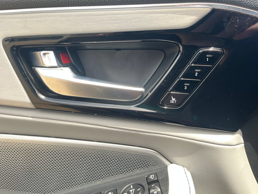 Used 2025 Acura MDX w/ Technology Package FWD image 11