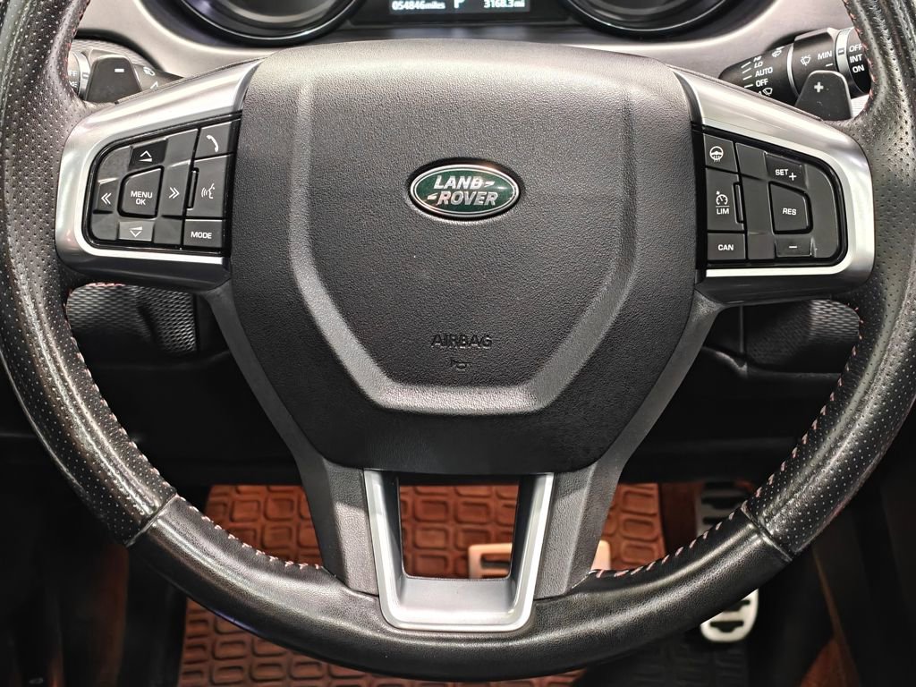 Used 2018 Land Rover Discovery Sport HSE Luxury image 6