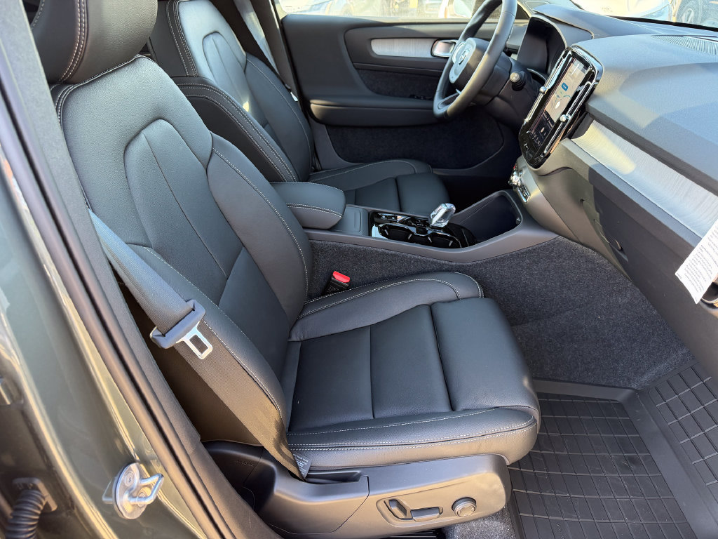 New 2026 Volvo XC40 B5 Plus w/ Protection Package Premier AWD/4WD image 9