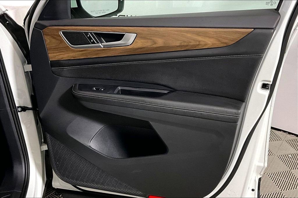 Used 2025 Volkswagen Atlas SE image 19