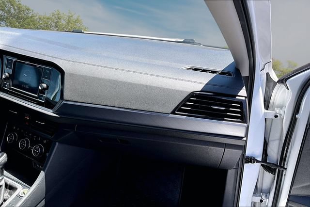 Used 2024 Volkswagen Jetta SE FWD image 25