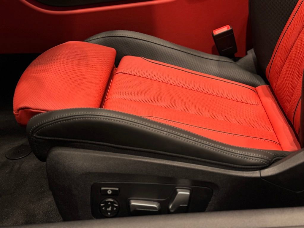 Used 2026 BMW M850i xDrive Convertible w/ M Sport Professional Package image 18