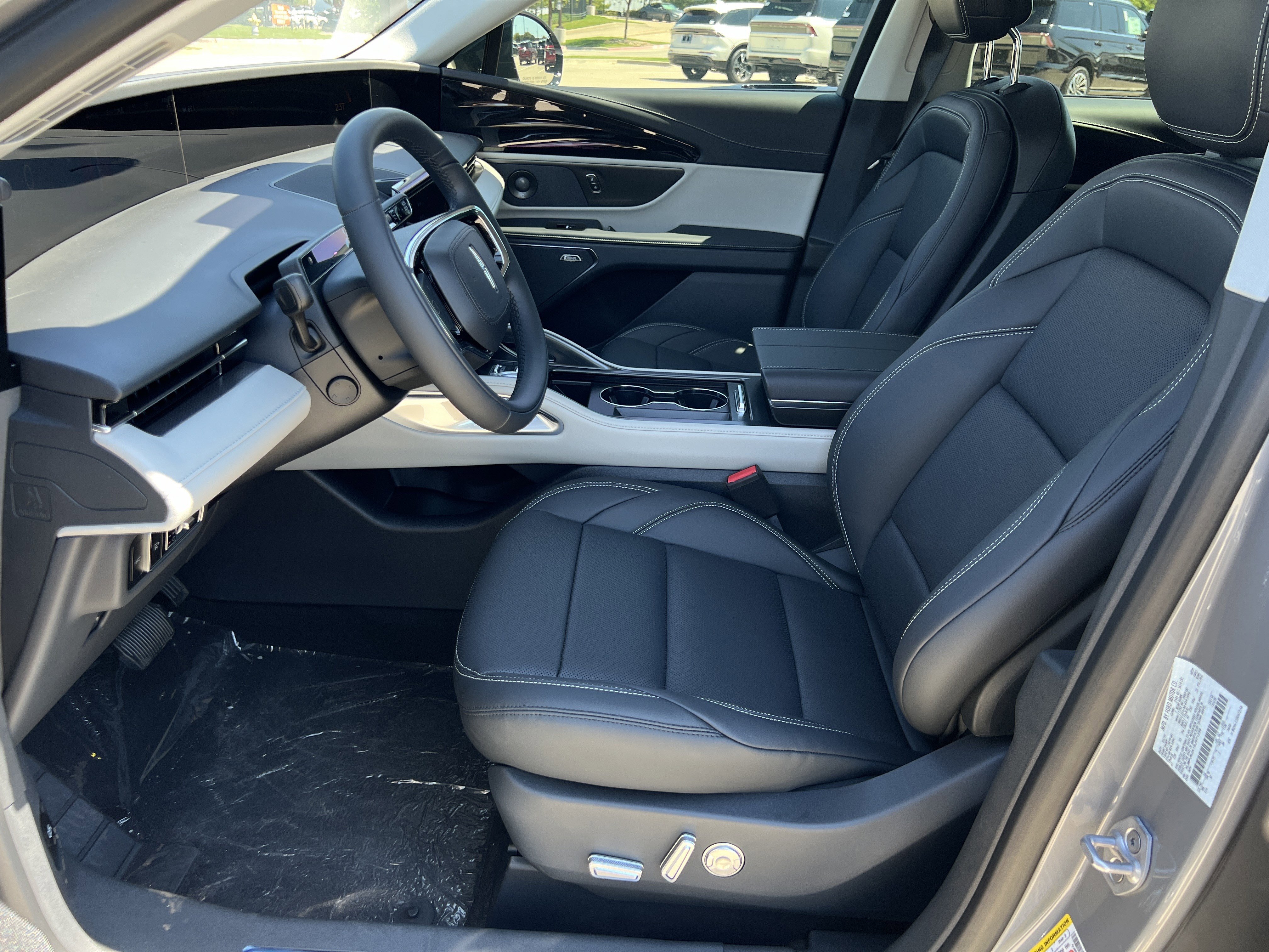 New 2025 Lincoln Nautilus Premier w/ Equipment Group 102A image 27