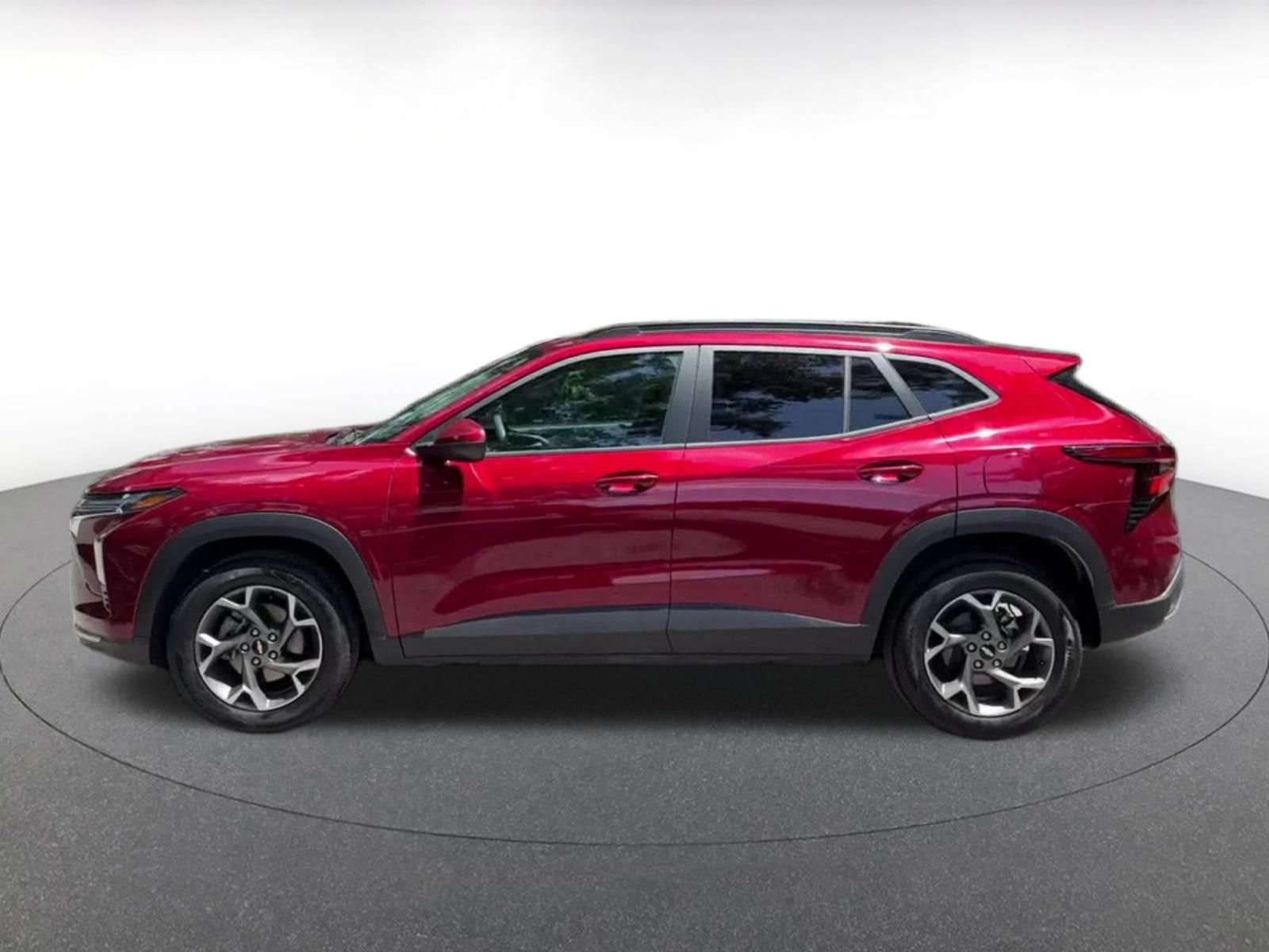 Used 2025 Chevrolet Trax LT FWD image 9