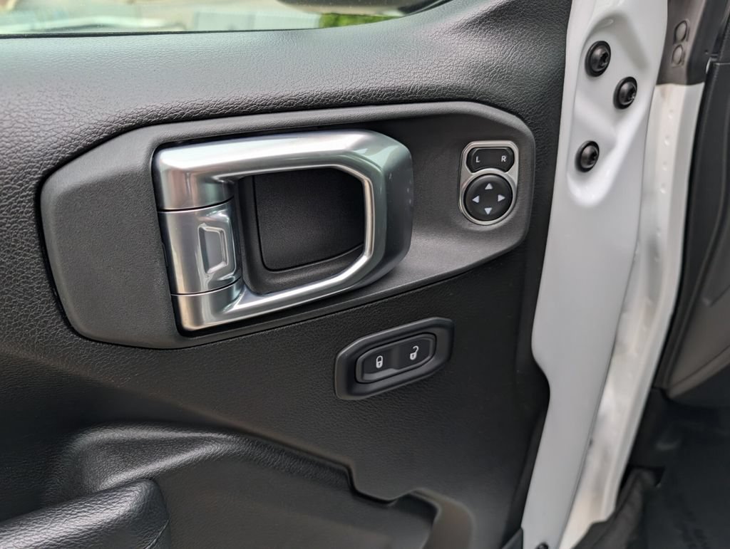 Used 2025 Jeep Gladiator Sport AWD/4WD image 14