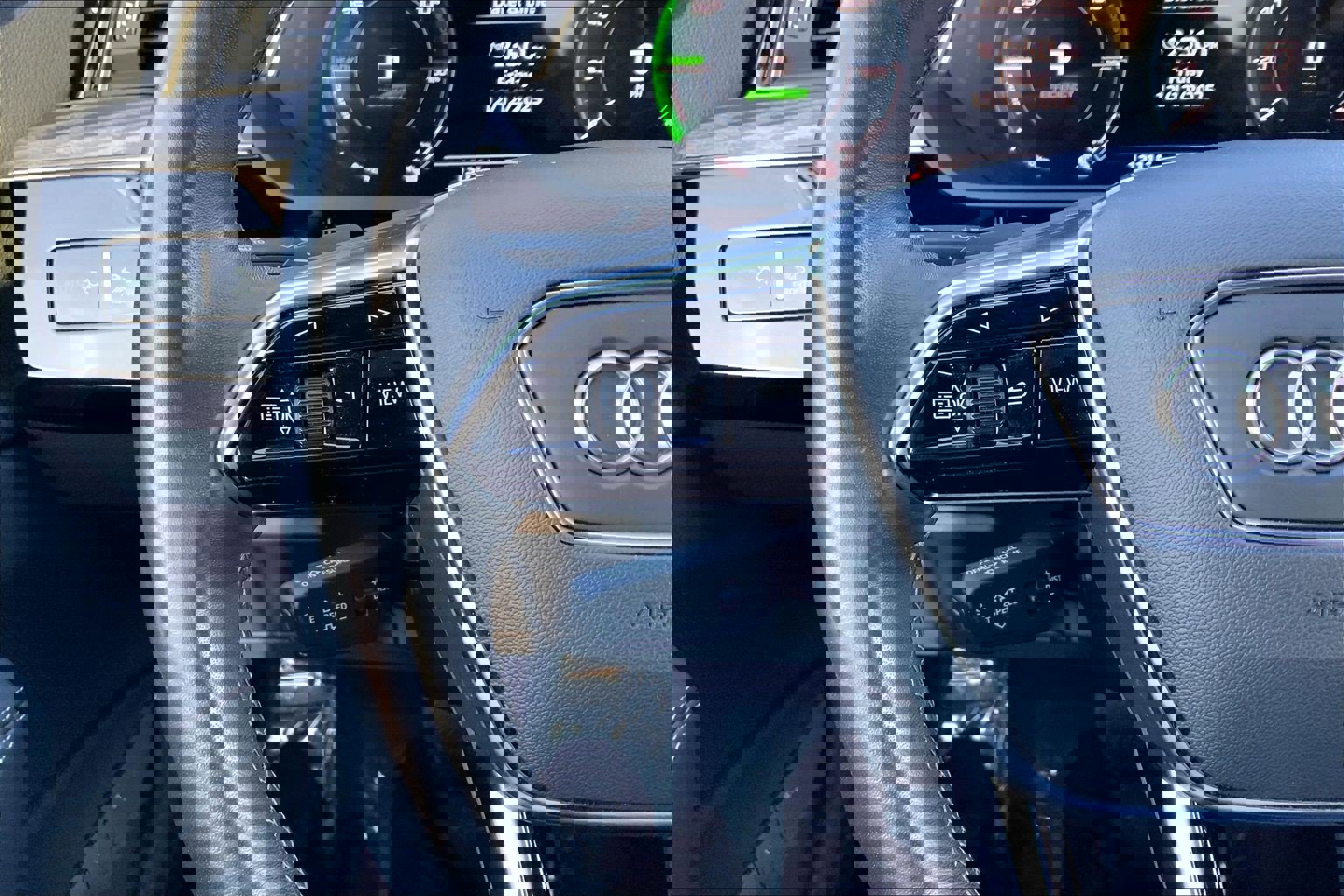 Used 2024 Audi Q8 e-tron Prestige image 23