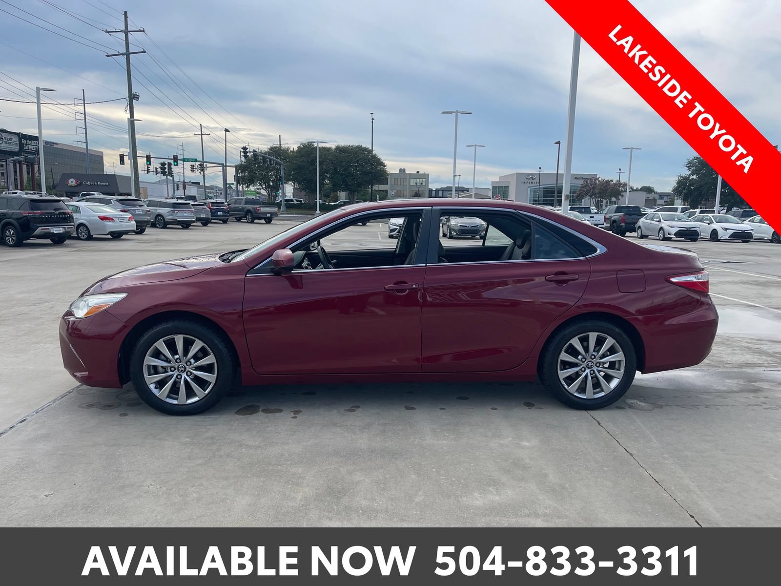 Used 2017 Toyota Camry XLE w/ Moonroof Package FWD image 2