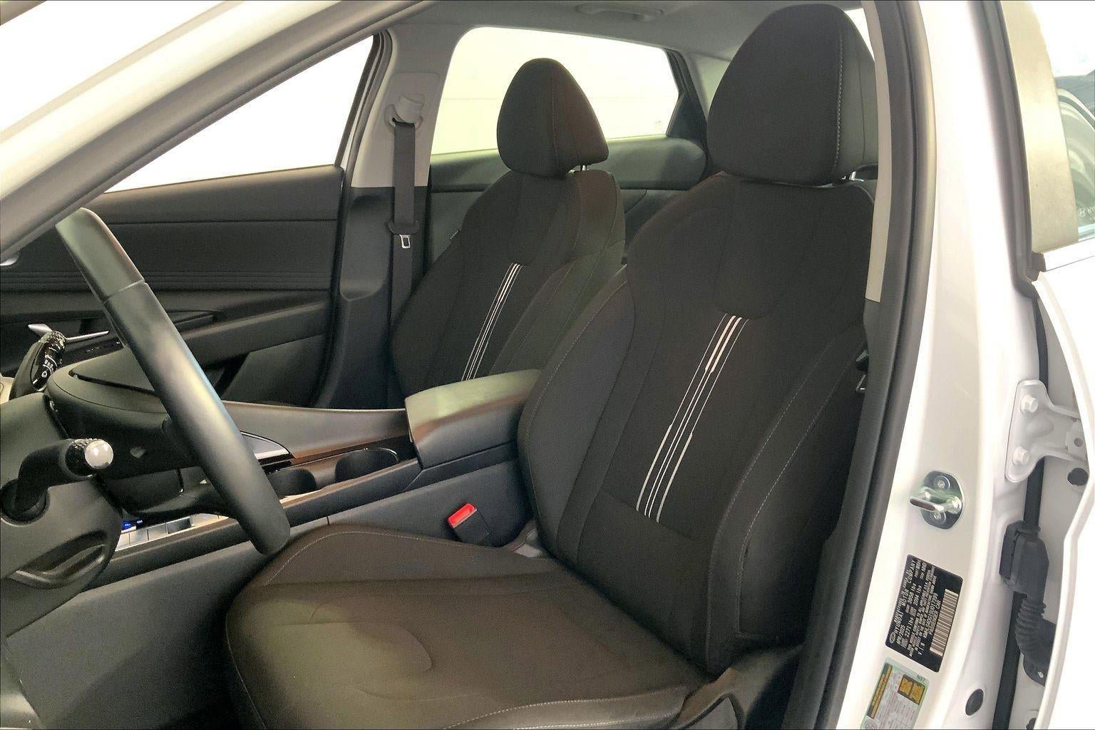Used 2025 Hyundai Elantra SEL FWD image 22