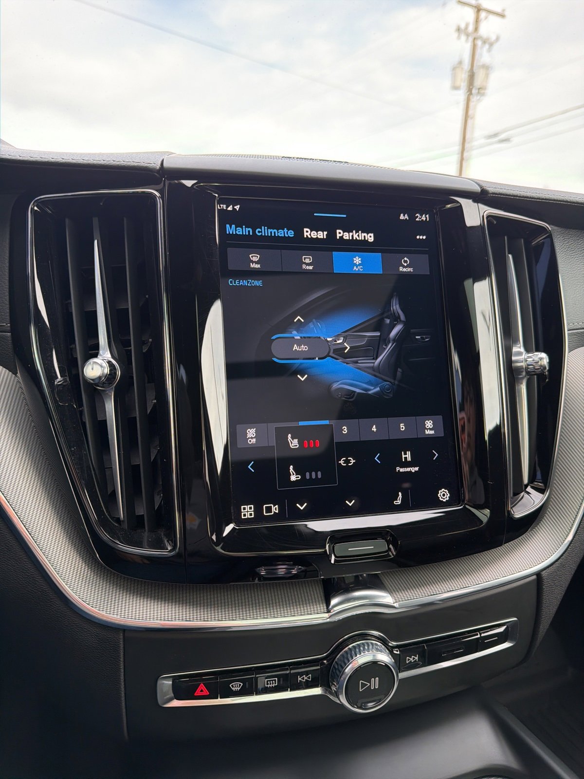 Used 2024 Volvo XC60 B5 Ultimate w/ Protection Package Premier image 22