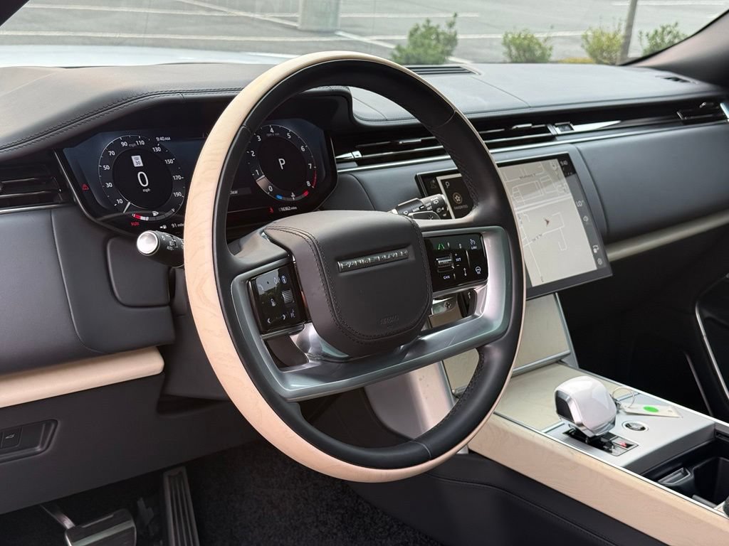 Used 2024 Land Rover Range Rover SV AWD/4WD image 12