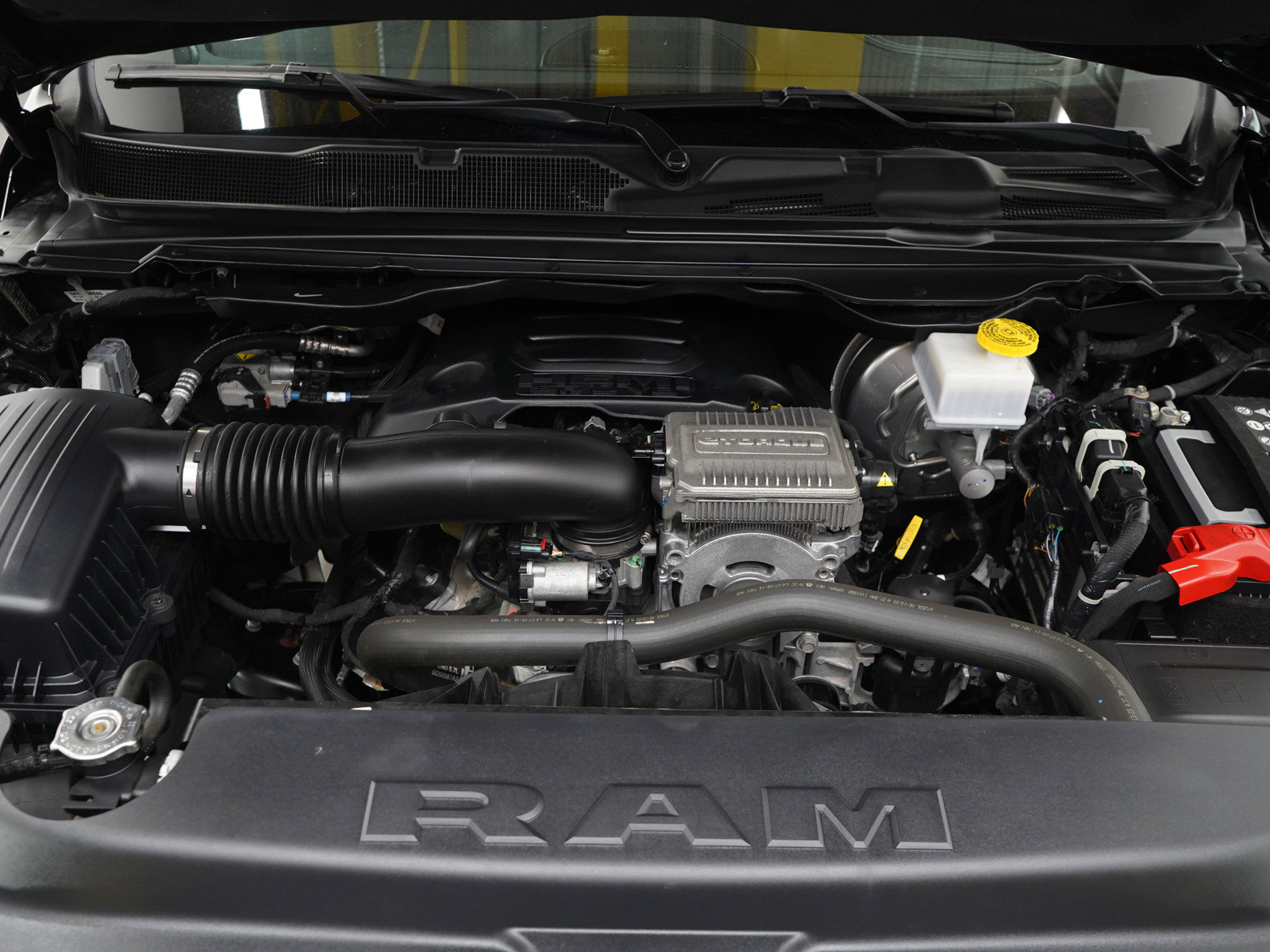 Used 2024 RAM 1500 Laramie AWD/4WD image 34