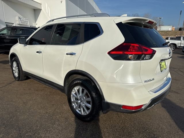 Used 2017 Nissan Rogue SV image 4