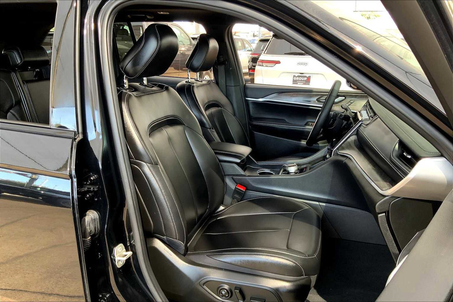 Used 2024 Jeep Grand Cherokee Limited 4xe image 8
