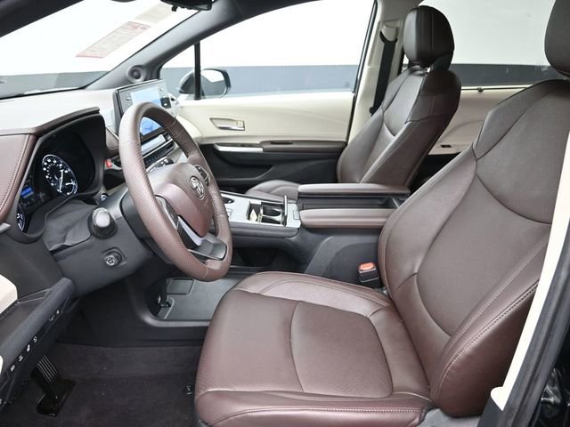 Certified 2024 Toyota Sienna Platinum image 35