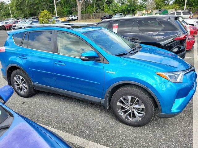 Used 2017 Toyota RAV4 XLE w/ Convenience Package AWD/4WD image 3