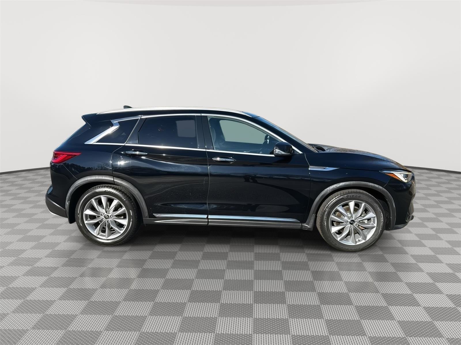 Used 2019 INFINITI QX50 Luxe w/ Navigation Package image 4