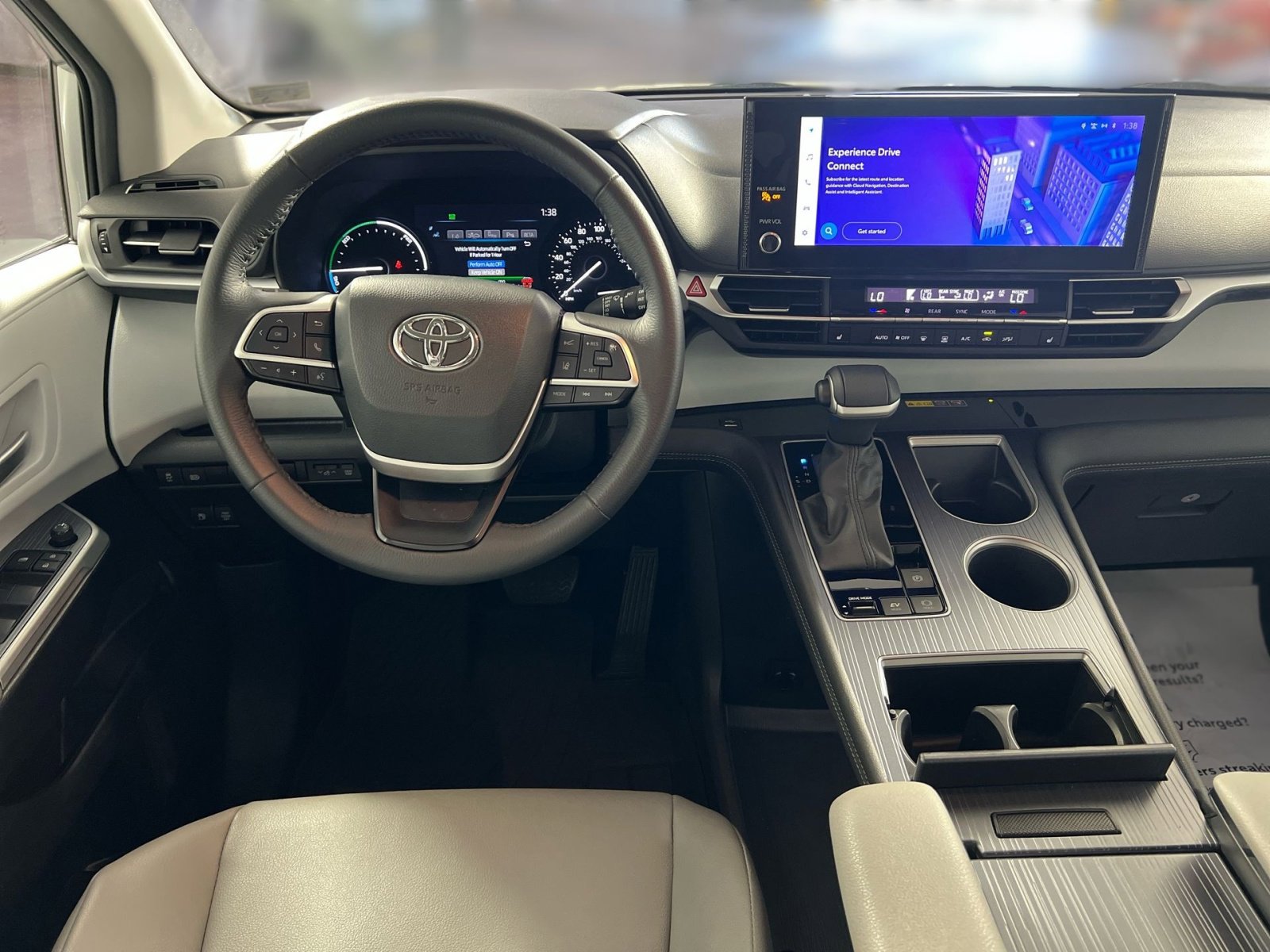 Used 2025 Toyota Sienna XLE image 24