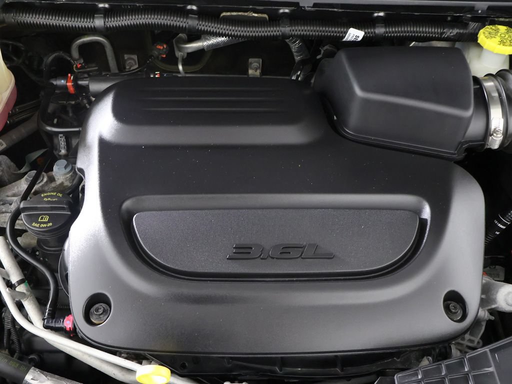 Used 2023 Chrysler Pacifica Touring-L FWD image 20