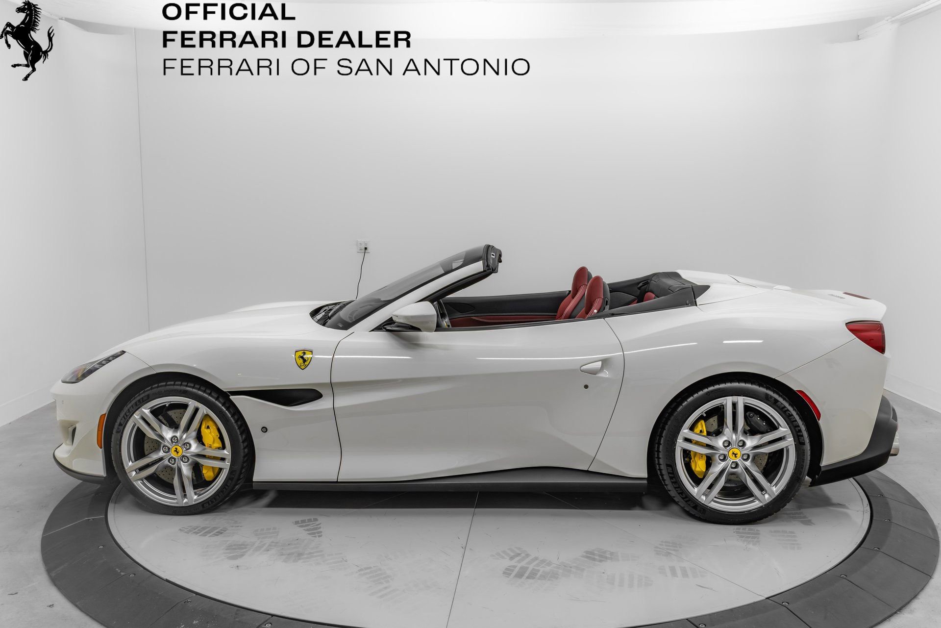Certified 2020 Ferrari Portofino RWD image 3