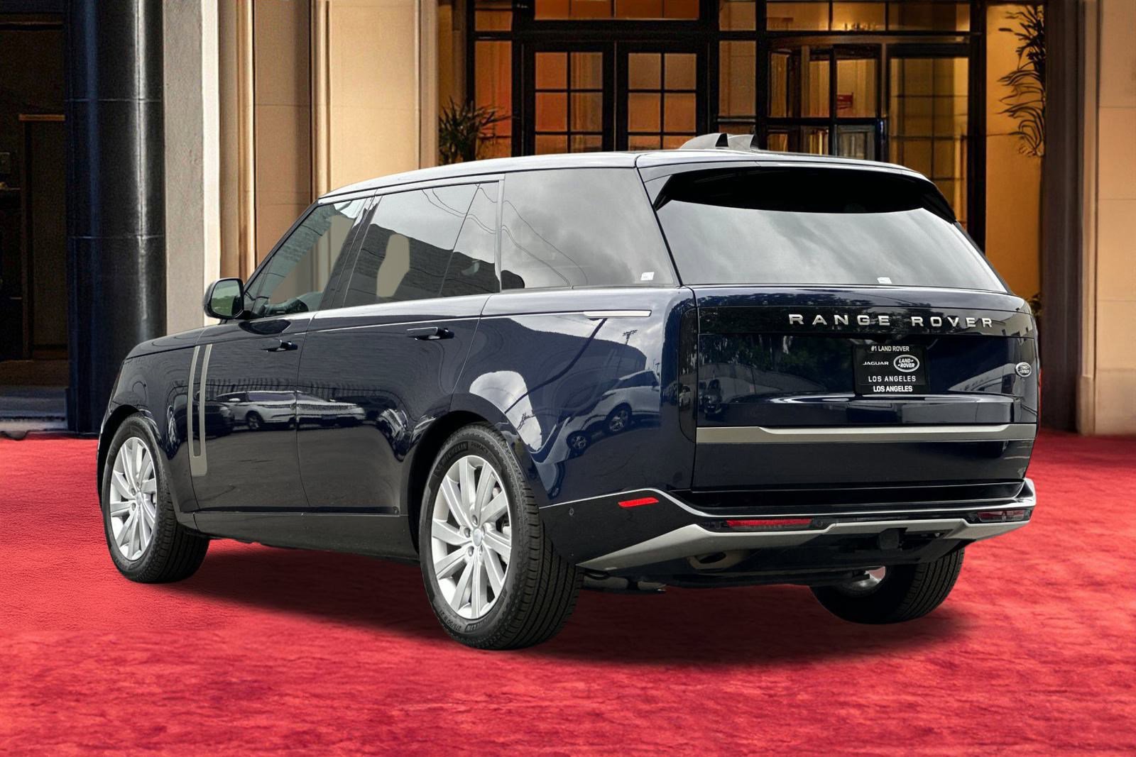 Used 2023 Land Rover Range Rover Long Wheelbase SE image 4