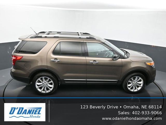 Used 2015 Ford Explorer XLT w/ Equipment Group 202B AWD/4WD image 19