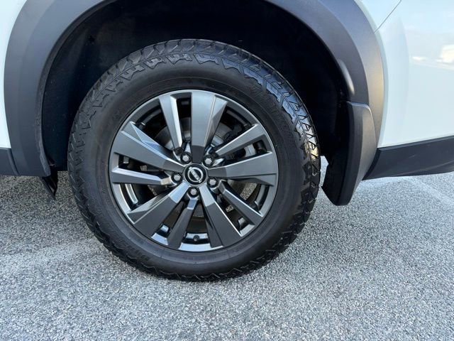 Used 2022 Nissan Pathfinder SV image 13