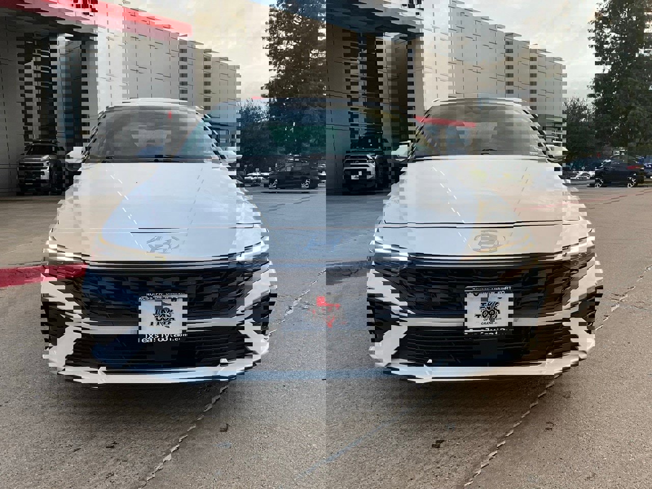 Used 2025 Hyundai Elantra Limited image 4