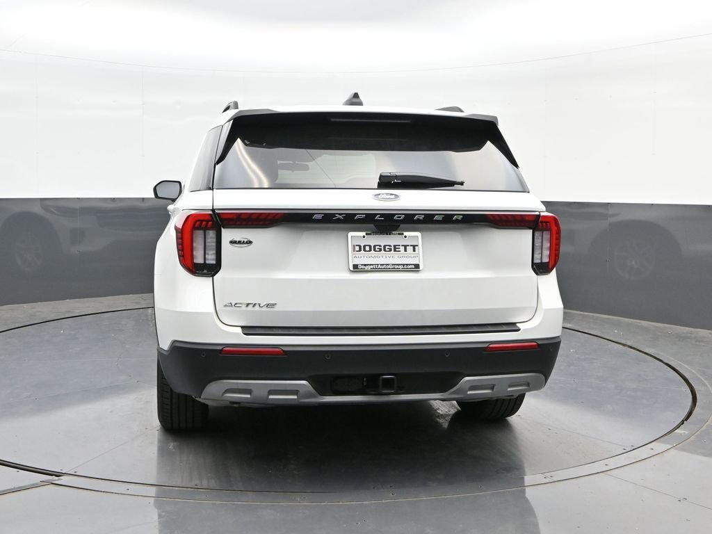 Used 2025 Ford Explorer Active w/ Active Comfort Package RWD image 8