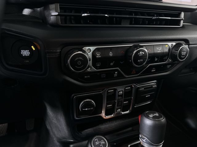 Used 2024 Jeep Wrangler Unlimited Sahara w/ Technology Group AWD/4WD image 17