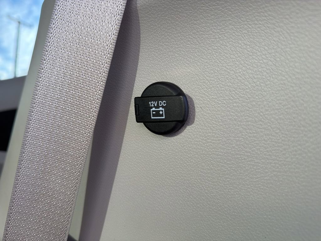 Used 2024 Chrysler Pacifica Touring-L FWD image 31