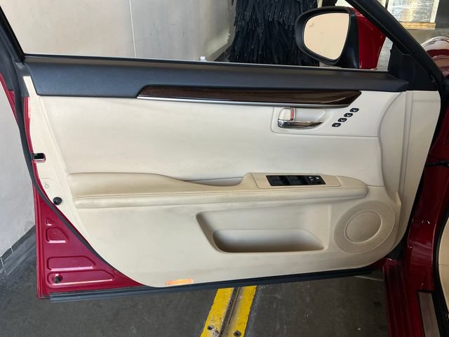 Used 2014 Lexus ES 350 w/ Luxury Package FWD image 26