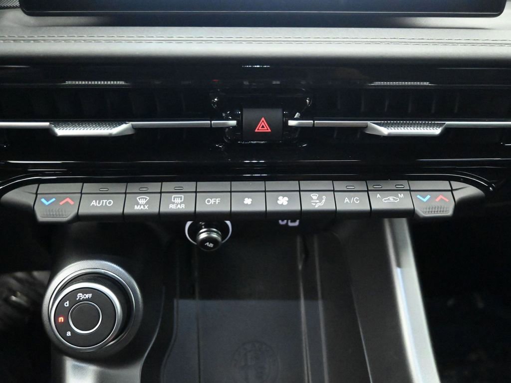 Used 2024 Alfa Romeo Tonale Ti w/ Premium Interior Package image 13