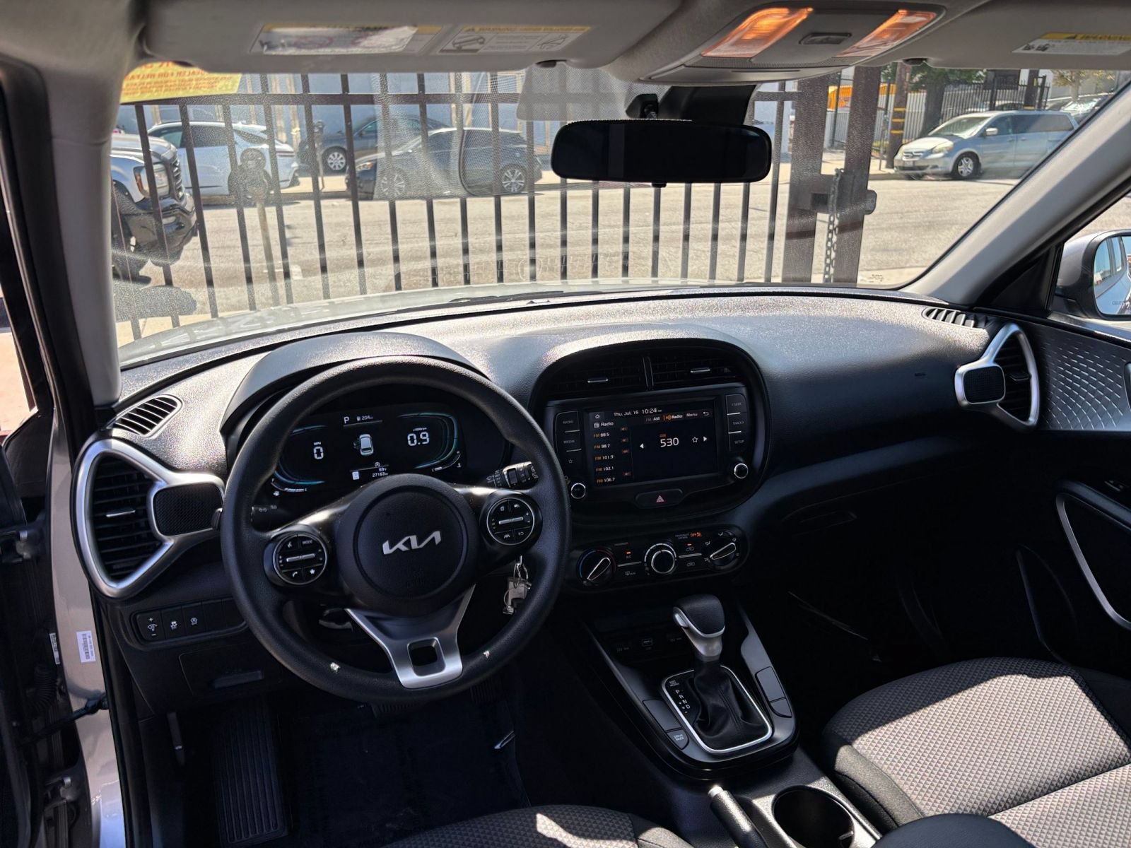 Used 2025 Kia Soul LX w/ LX Technology Package FWD image 33