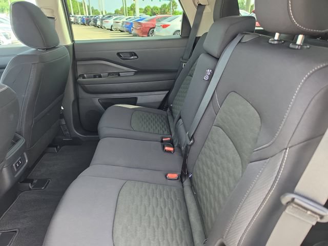 Used 2026 Nissan Pathfinder SV FWD image 12