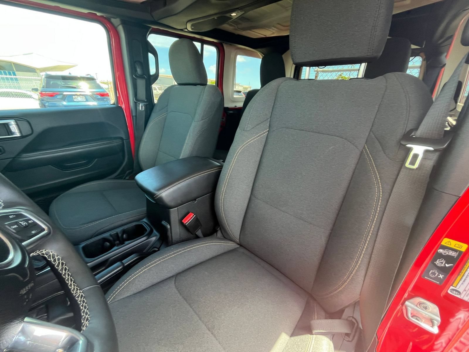 Used 2025 Jeep Wrangler Unlimited Sahara AWD/4WD image 35