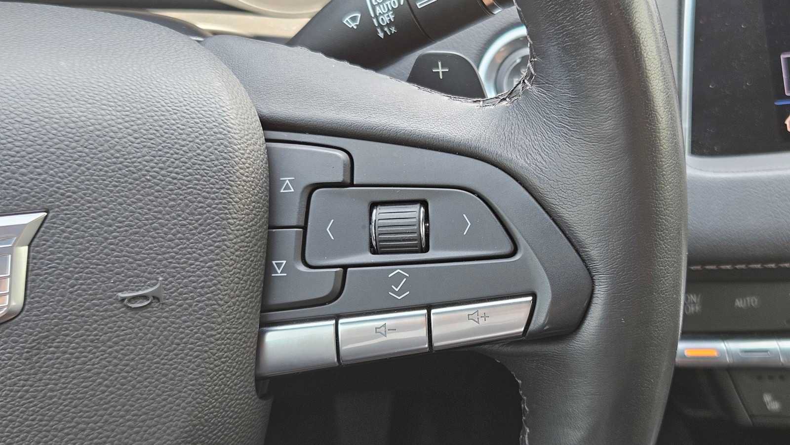 Used 2021 Cadillac XT4 Premium Luxury FWD image 22